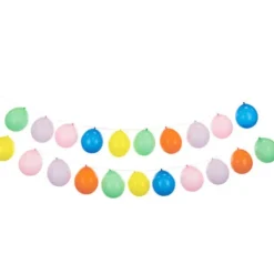 Bunte Luftballons mit Girlande